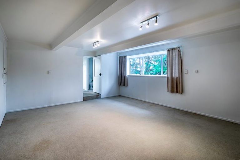 Photo of property in 16 Roick Parade, Glen Eden, Auckland, 0602