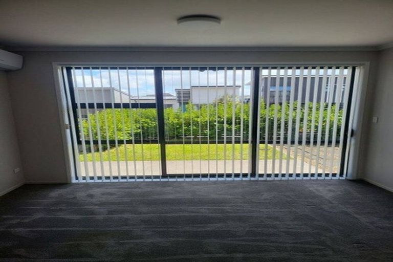 Photo of property in 14 Raranga Lane, Hobsonville, Auckland, 0616