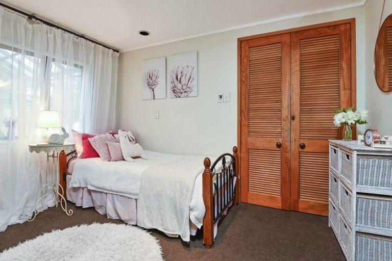 Photo of property in 34 Seacliffe Road, Hillsborough, Auckland, 1042