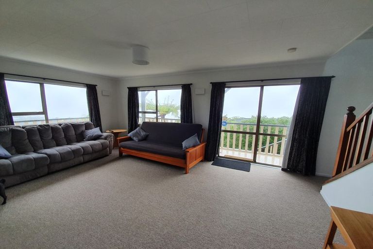 Photo of property in 47 Pokohiwi Road, Normandale, Lower Hutt, 5010