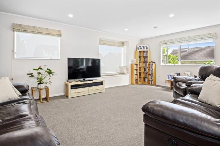 Photo of property in 2/67 Drake Street, Howick, Auckland, 2014