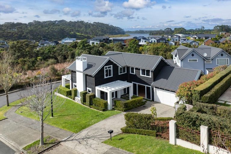 Photo of property in 10 Tauwaka Crescent, Riverhead, 0820
