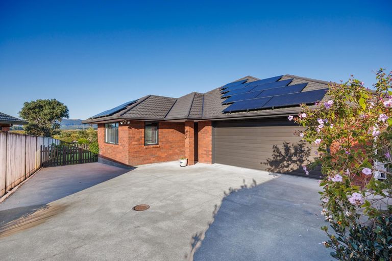 Photo of property in 12 Ron Place, Fitzherbert, Palmerston North, 4410