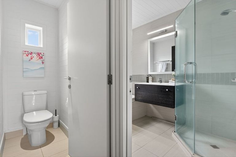 Photo of property in 29 Peter Terrace, Castor Bay, Auckland, 0620