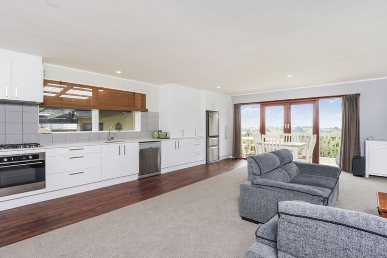 Photo of property in 83 Sunnyvale Road, Massey, Auckland, 0614
