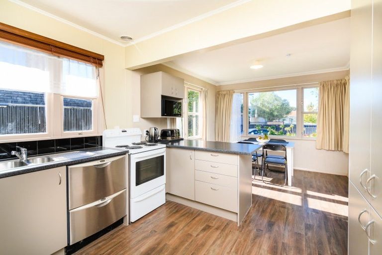 Photo of property in 2a Lowestoft Place, West End, Palmerston North, 4412