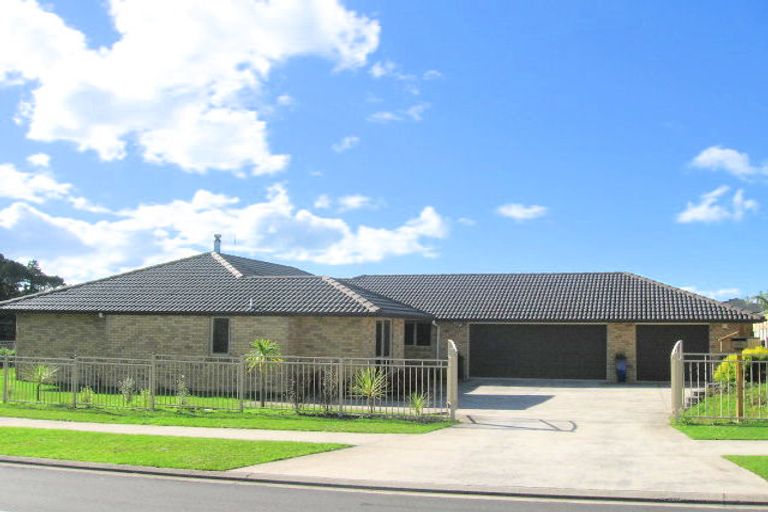 Photo of property in 49 Roy Maloney Drive, Henderson, Auckland, 0612