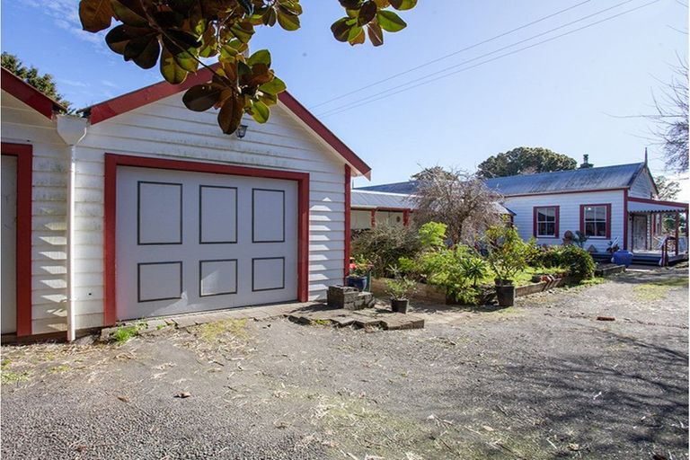 Photo of property in 6 Inland Road North, Tikorangi, Waitara, 4383