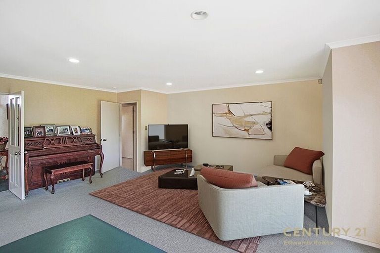 Photo of property in 21 Macnean Drive, East Tamaki Heights, Auckland, 2016