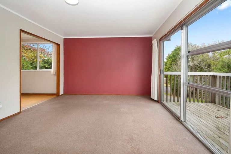 Photo of property in 104 Kemp Road, Massey, Auckland, 0614