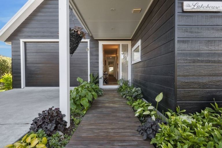 Photo of property in 62 Montgomery Crescent, Kinloch, Taupo, 3377