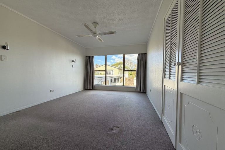 Photo of property in 73 Redoubt Road, Goodwood Heights, Auckland, 2105
