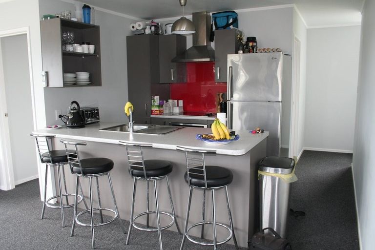 Photo of property in 16a Woodall Place, Totara Vale, Auckland, 0627