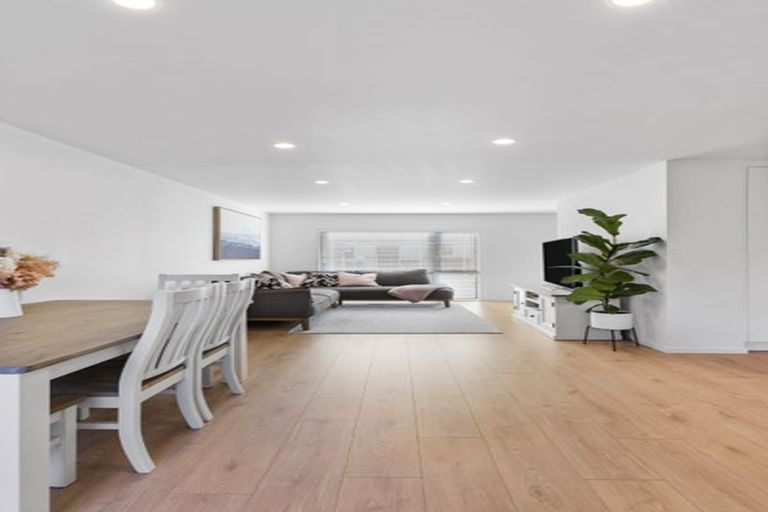 Photo of property in 6/7 South Pacific Place, Henderson, Auckland, 0612