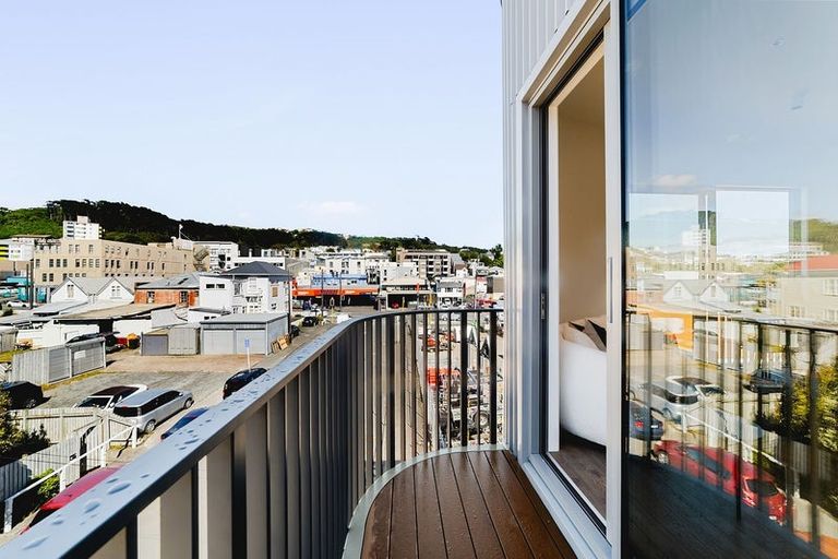 Photo of property in 12 Hugh Street, Mount Cook, Wellington, 6021