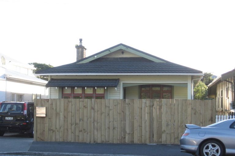 Photo of property in 20 Oroua Street, Eastbourne, Lower Hutt, 5013