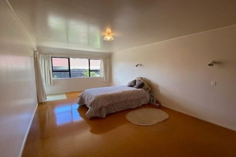 Photo of property in 18 Riverside Road, Orewa, 0931