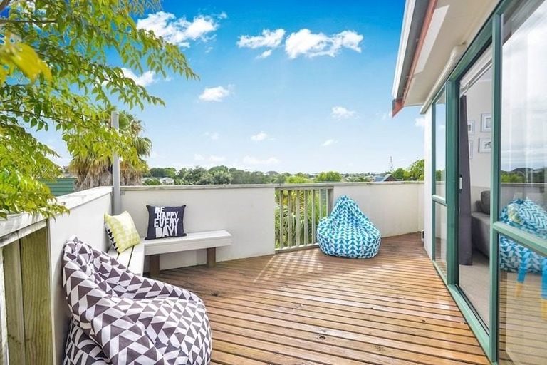 Photo of property in 24 Brookvale Park, Stanmore Bay, Whangaparaoa, 0932