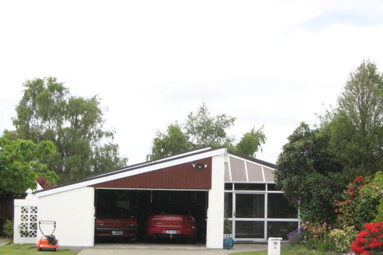 Photo of property in 76 Grimseys Road, Redwood, Christchurch, 8051