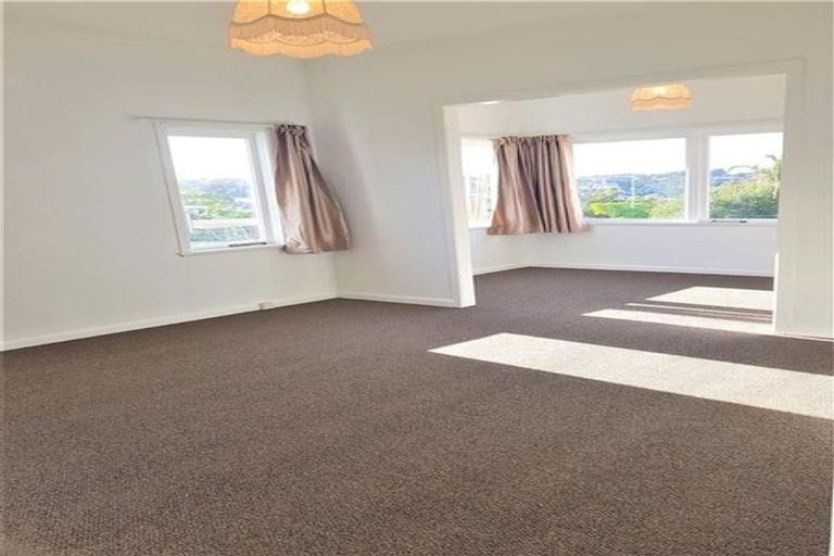 Photo of property in 15 Scarboro Terrace, Murrays Bay, Auckland, 0630