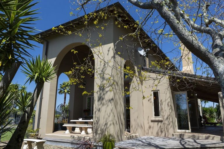 Photo of property in 2213 Whananaki North Road, Whananaki, Hikurangi, 0181