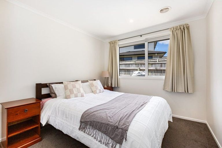 Photo of property in 9 Wairau Lane, Aotea, Porirua, 5024