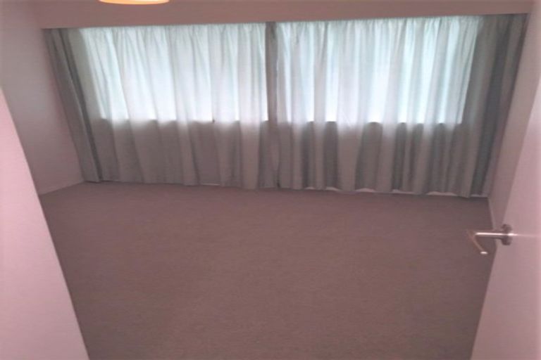 Photo of property in 1/200 Chivalry Road, Glenfield, Auckland, 0629