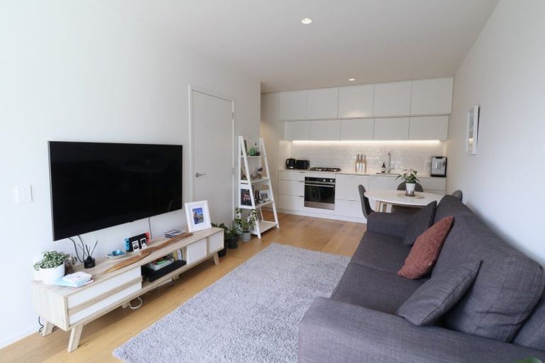 Photo of property in 25 Jean Caldwell Way, Island Bay, Wellington, 6023