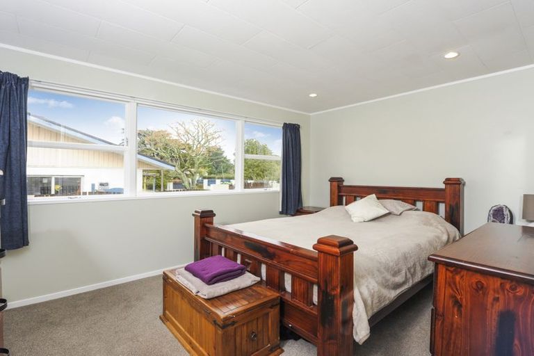 Photo of property in 83 Sunnyvale Road, Massey, Auckland, 0614