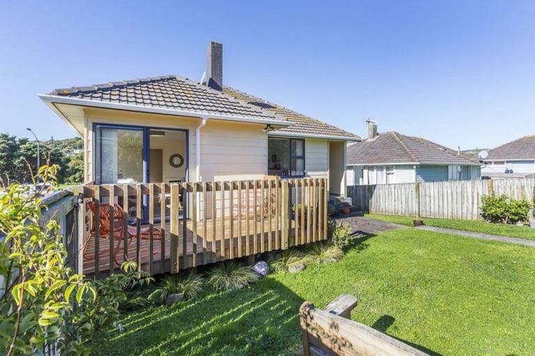 Photo of property in 110 Main Road, Titahi Bay, Porirua, 5022