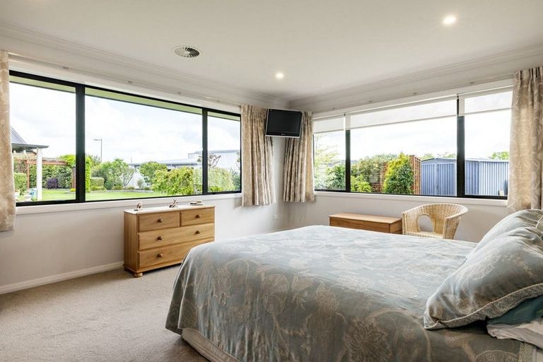 Photo of property in 2 Kotare Grove, Cambridge, 3434