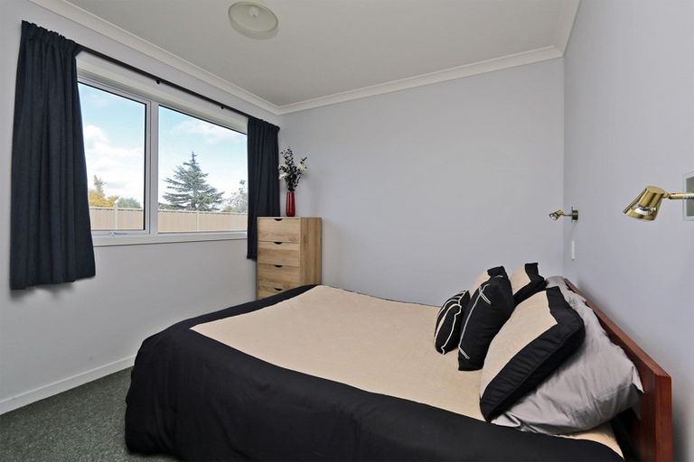 Photo of property in 16 Milford Place, Poraiti, Napier, 4112
