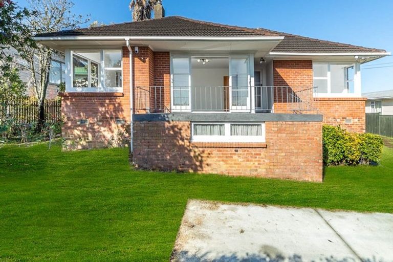 Photo of property in 4 Seaview Road, Glenfield, Auckland, 0629