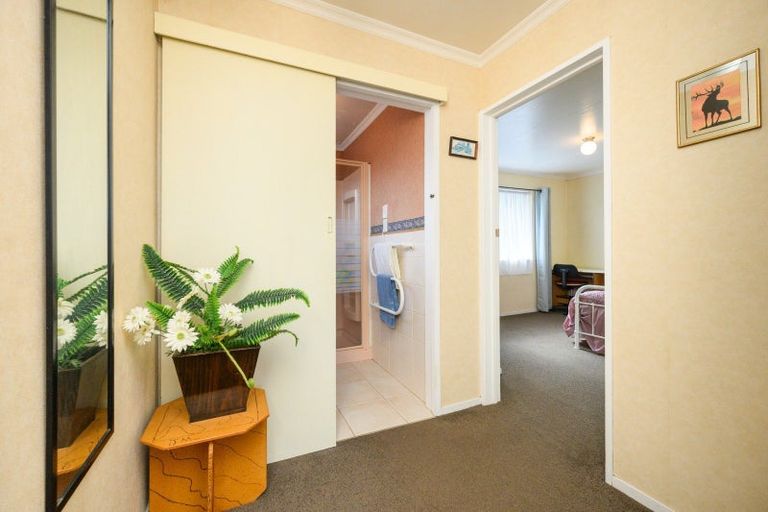 Photo of property in 1a Dunk Place, Milson, Palmerston North, 4414