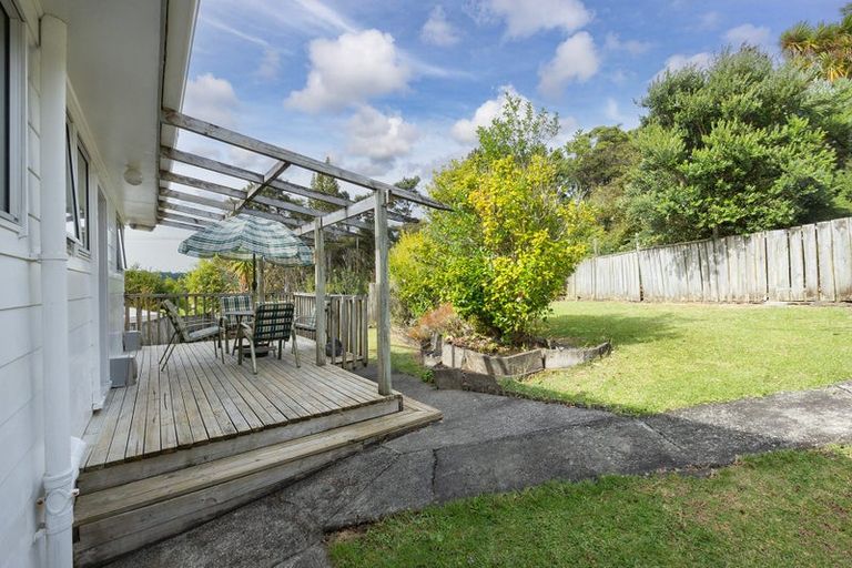 Photo of property in 10 Stallard Place, Glen Eden, Auckland, 0602