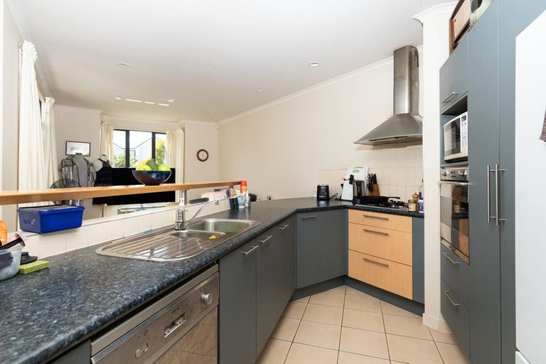 Photo of property in 36 Vinograd Drive, Te Atatu Peninsula, Auckland, 0610