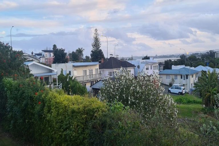 Photo of property in 27a Esmonde Road, Takapuna, Auckland, 0622