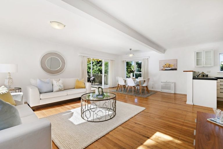 Photo of property in 1/1a Scarboro Terrace, Murrays Bay, Auckland, 0630