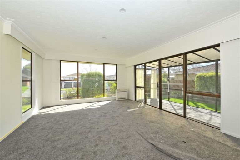 Photo of property in 28 Chipping Lane, Redwood, Christchurch, 8051