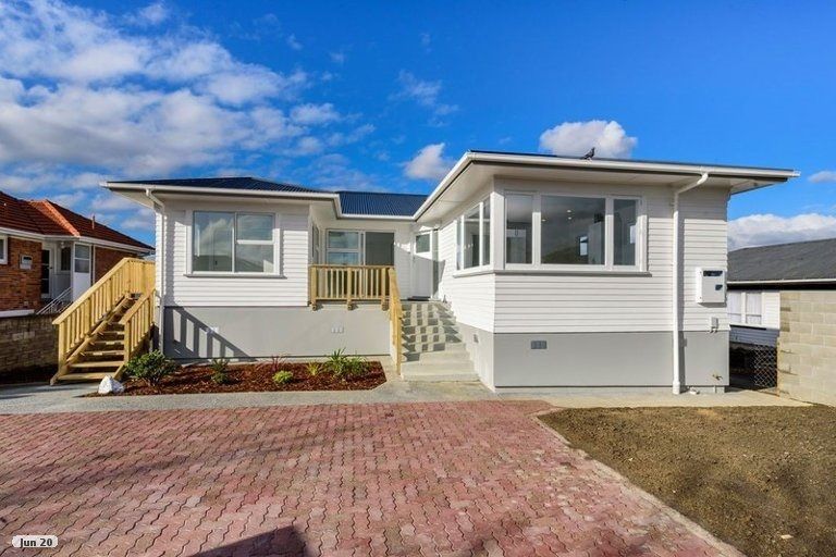 Photo of property in 3/4313 Great North Road, Glendene, Auckland, 0602