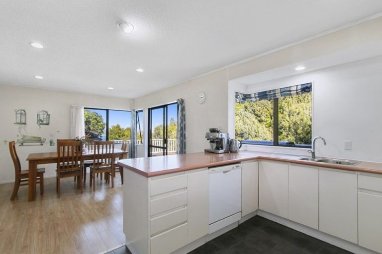Photo of property in 35 Camellia Terrace, Maungaraki, Lower Hutt, 5010