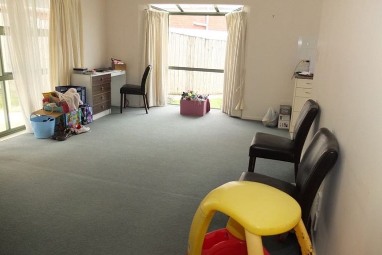 Photo of property in 7a La Perouse Street, Botany Downs, Auckland, 2010