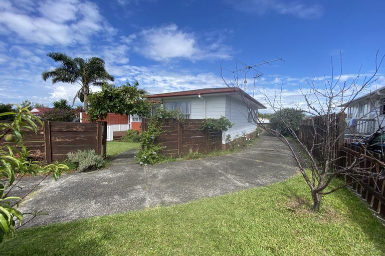 Photo of property in 60 Casuarina Road, Half Moon Bay, Auckland, 2012