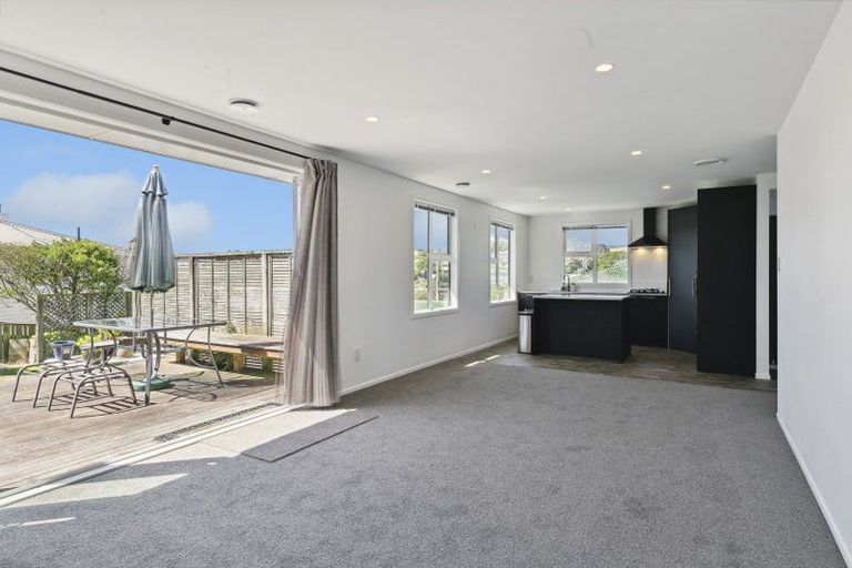 Photo of property in 25 Beazley Avenue, Paparangi, Wellington, 6037