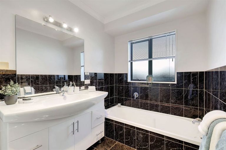 Photo of property in 16 Dusky Crescent, Aotea, Porirua, 5024