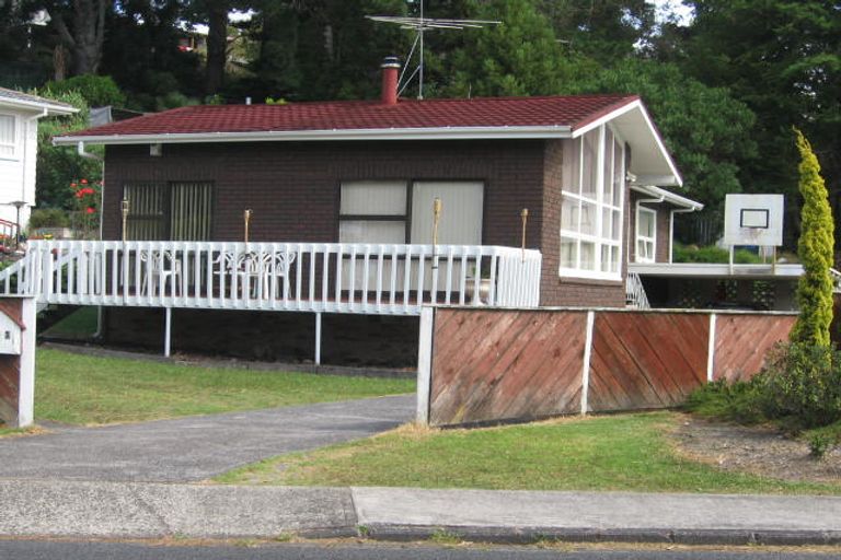 Photo of property in 2/34 Ayton Drive, Totara Vale, Auckland, 0629