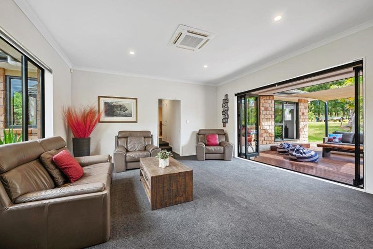 Photo of property in 30 Foster Road, Kumeu, 0891