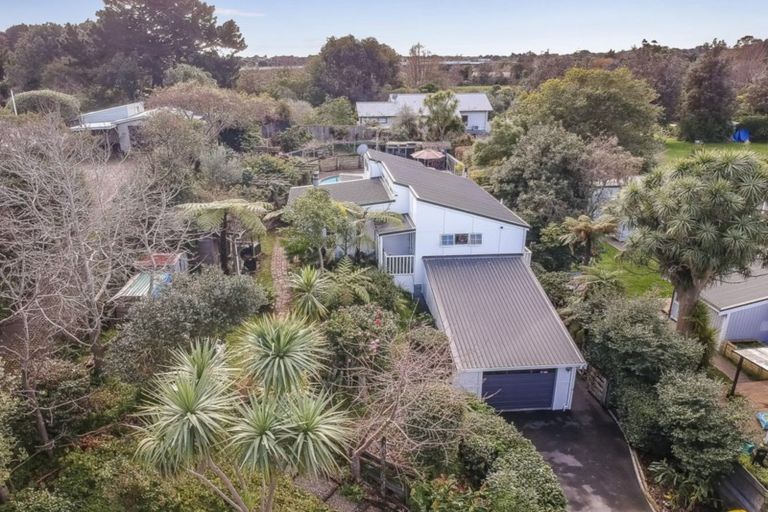 Photo of property in 21 Puriri Road, Waikanae, 5036