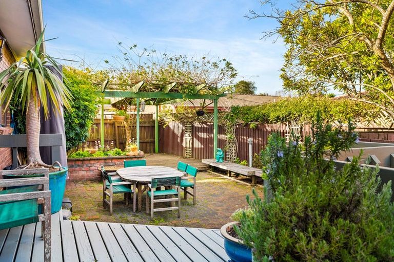 Photo of property in 12 Muscat Place, Henderson, Auckland, 0612