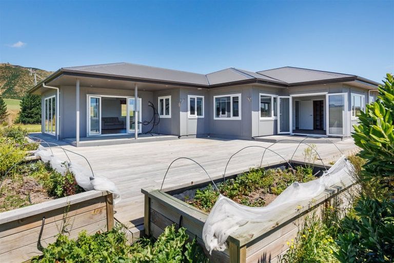 Photo of property in 52 Highland View Drive, Tokomaru, Palmerston North, 4474